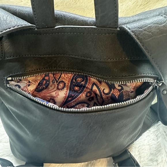 Urban‎ Expressions Gray Minimalist Backpack - Picture 3 of 9